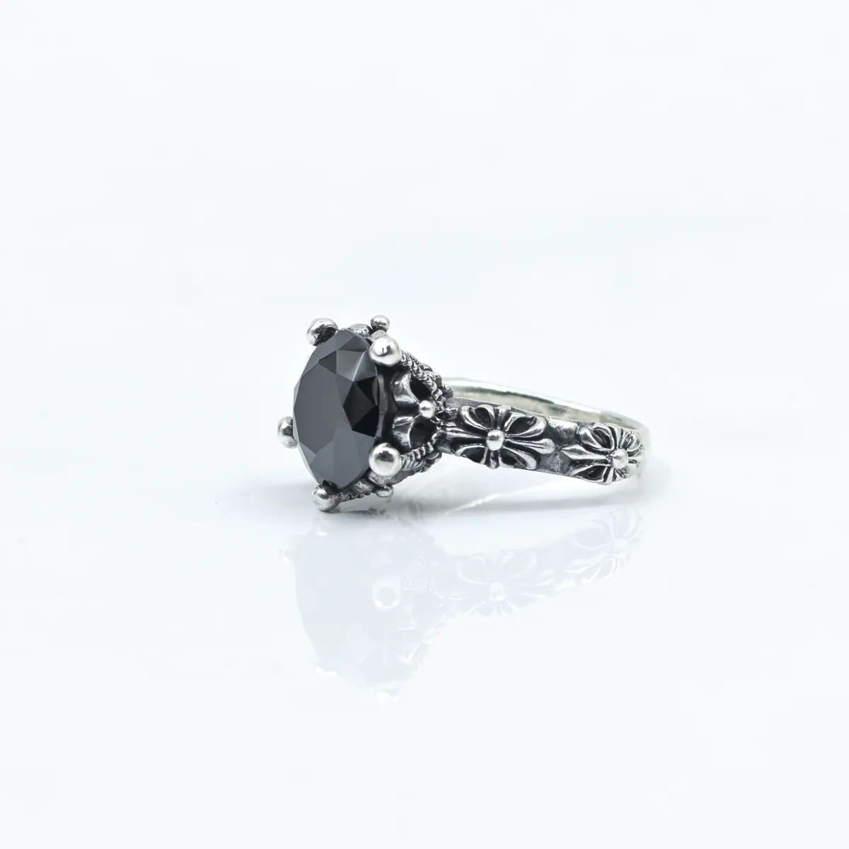 Inel solitaire coroana c.z negru Argint