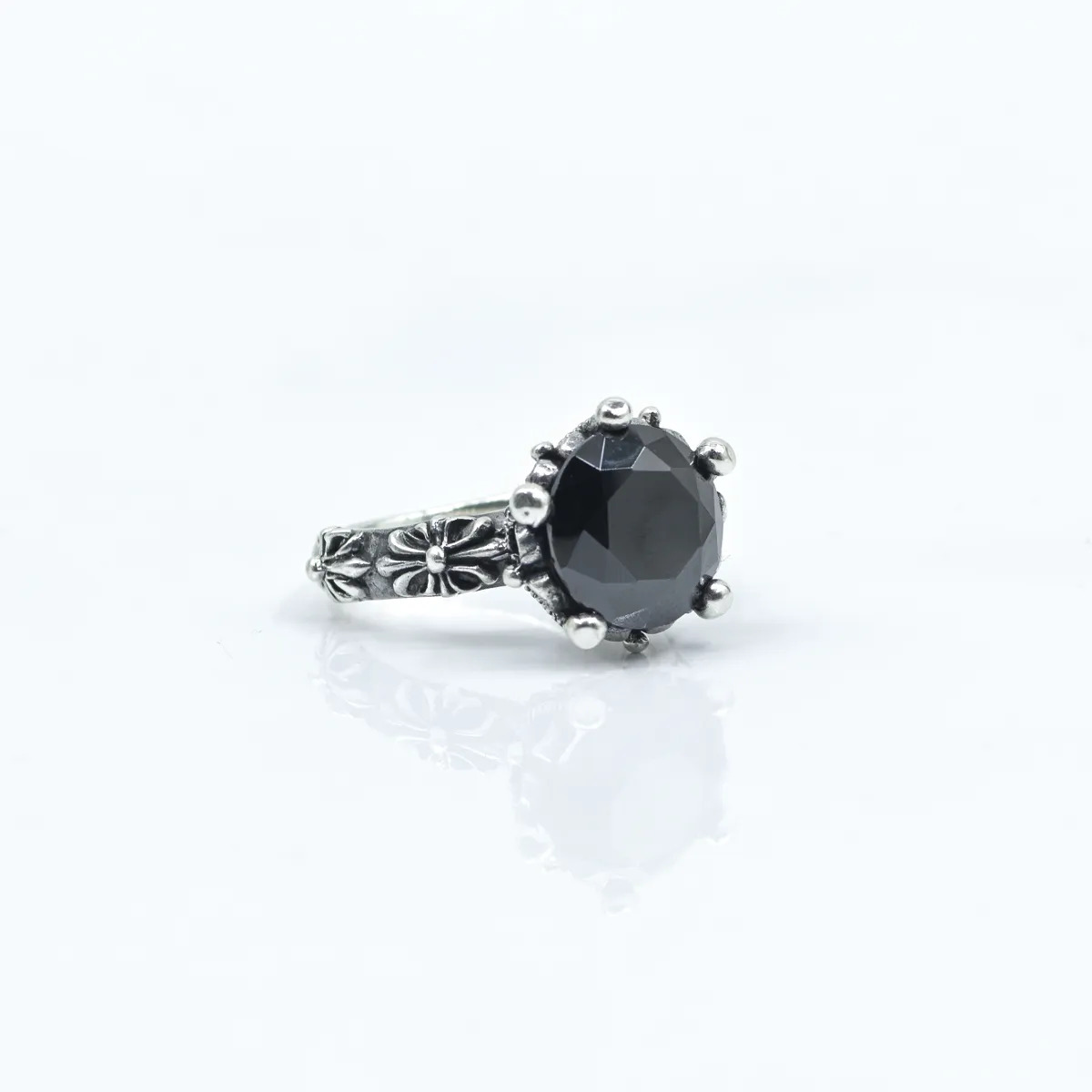 Inel solitaire coroana c.z negru Argint
