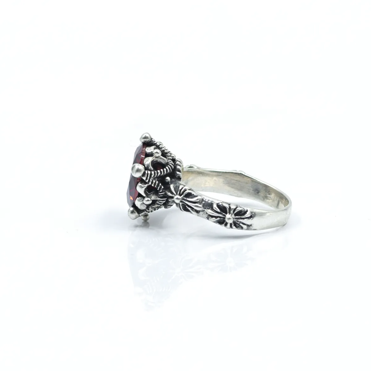 Inel solitaire coroana c.z rosu Argint