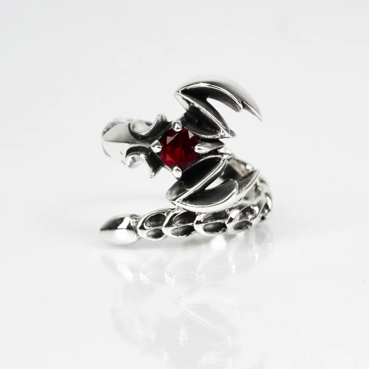 Inel scorpion zirconiu rosu Argint