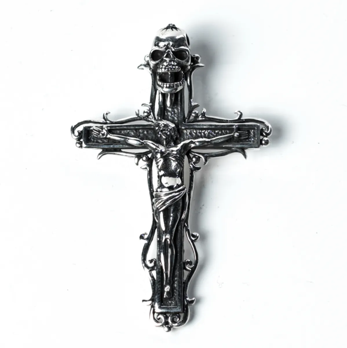 Pandantiv cruce Isus craniu Argint
