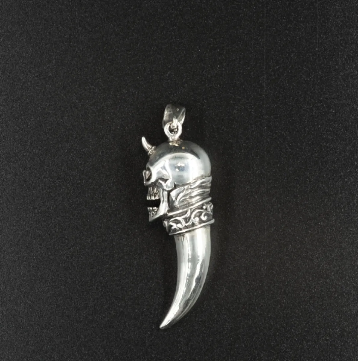 Pandantiv gheara cap de mort Argint