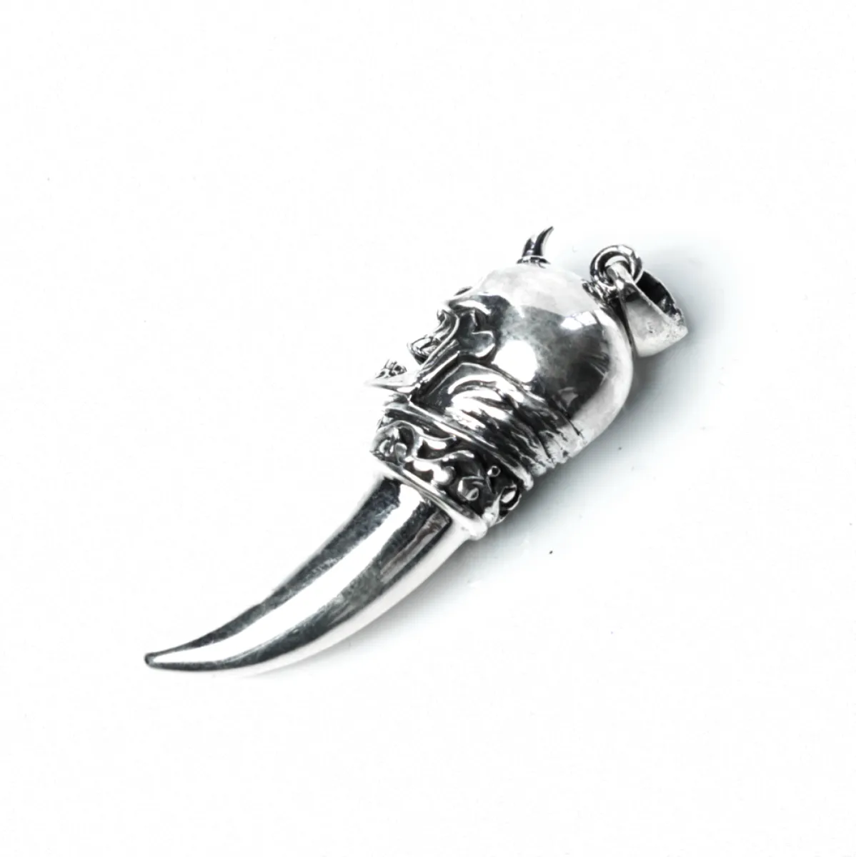 Pandantiv gheara cap de mort Argint