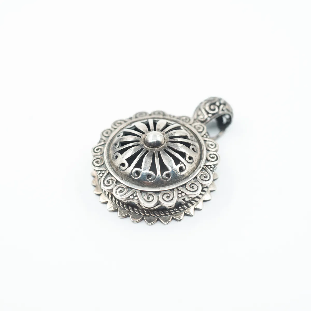 Pandantiv caseta rotunda floare Argint