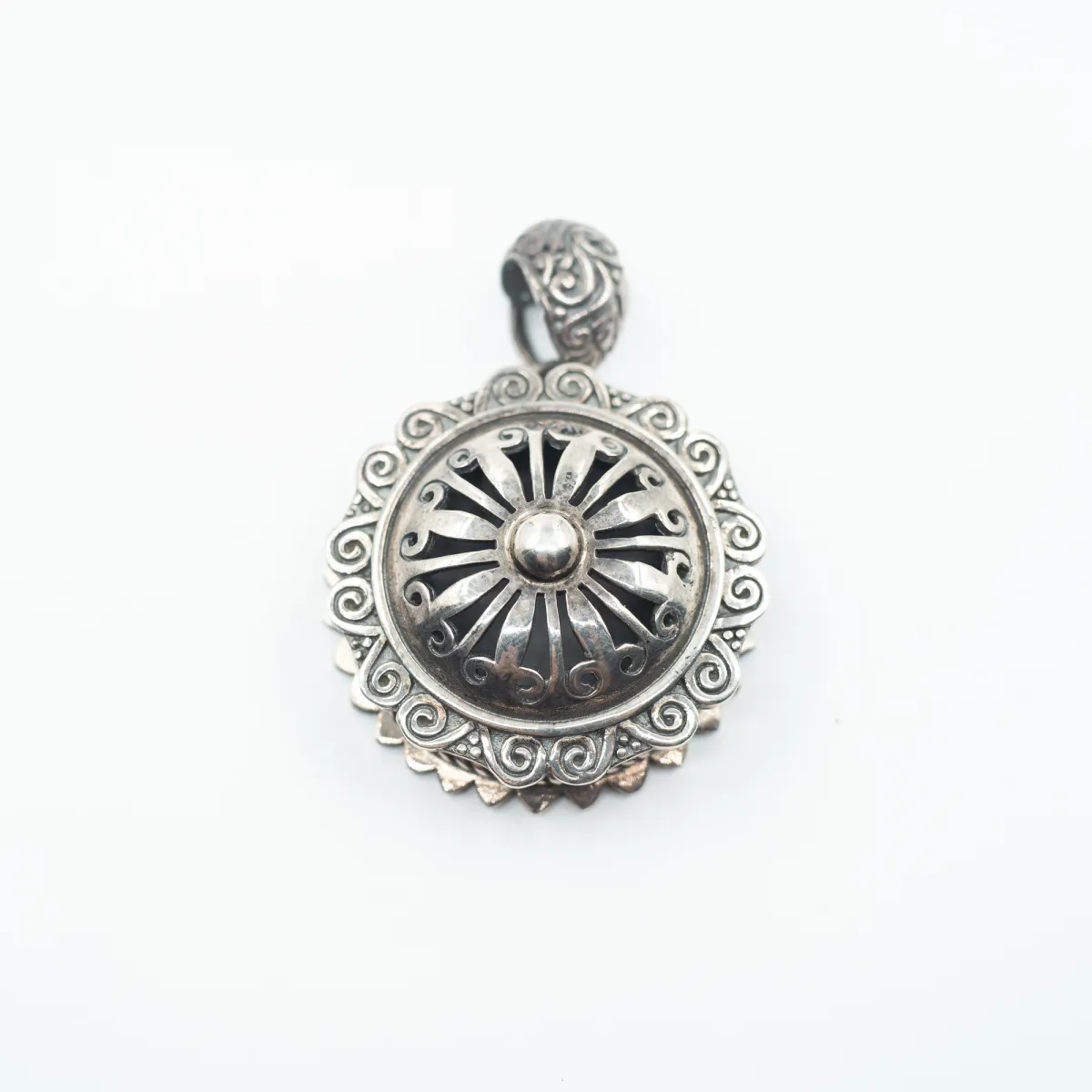 Pandantiv caseta rotunda floare Argint