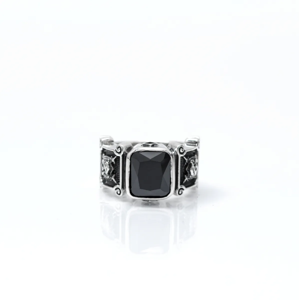 Inel gotic cavaler zirconiu negru Argint