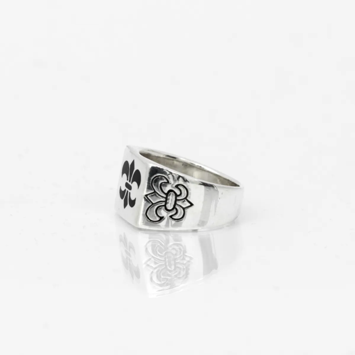 Inel patrat fleur de lys Argint