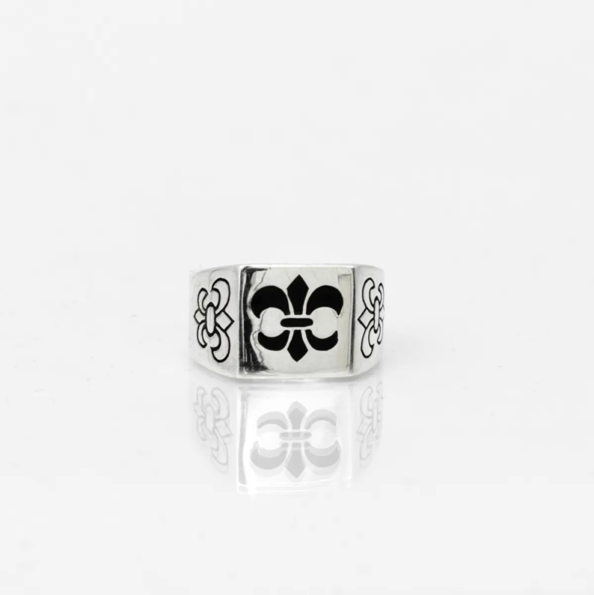Inel patrat fleur de lys Argint