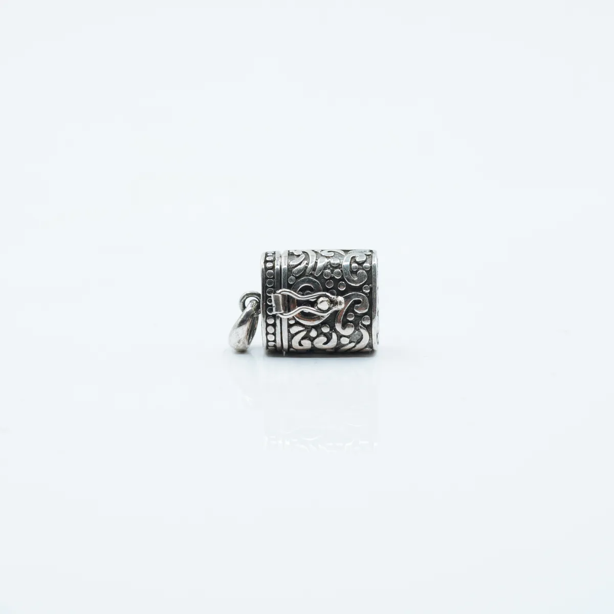Pandantiv caseta cilindru plat broderie Argint