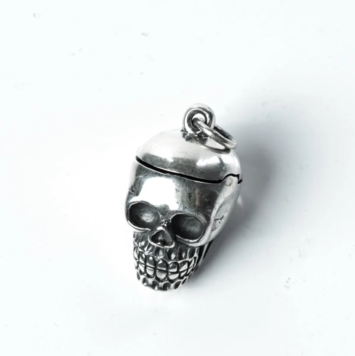 Pandantiv cap de mort decapitat Argint
