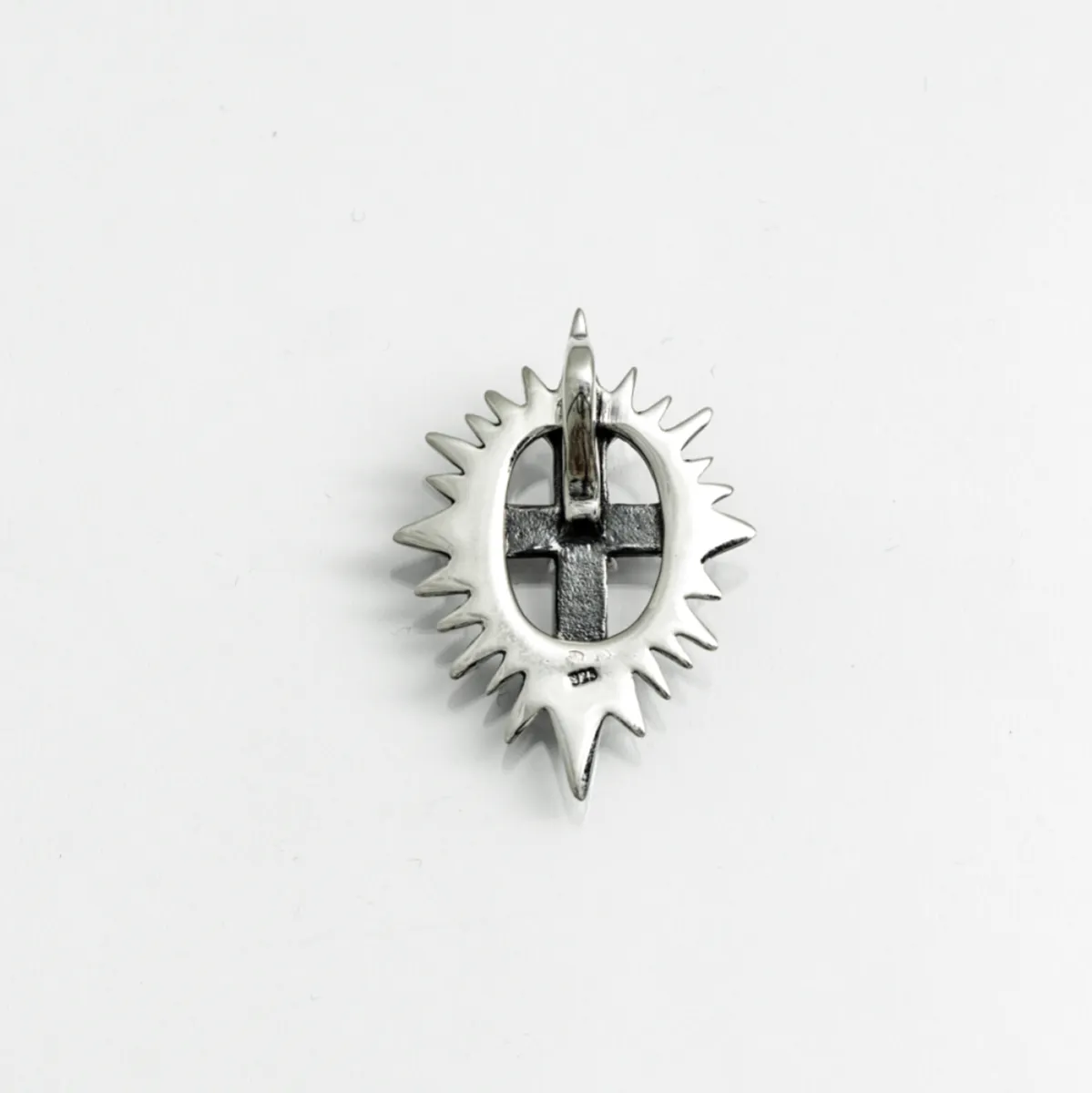Pandantiv gotic cruce luminata Argint