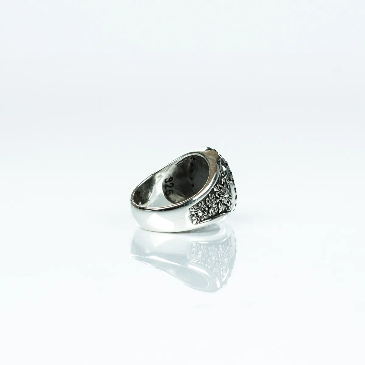 Inel oval cruce gotica zirconii Argint