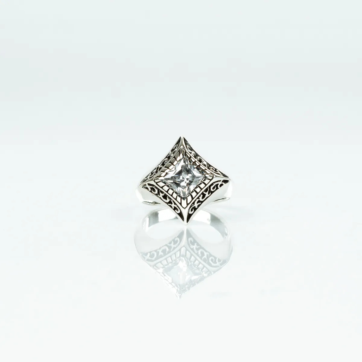 Inel romb zirconiu transparent Argint