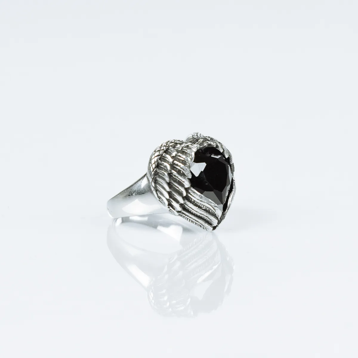 Inel gotic inima inaripata neagra Argint