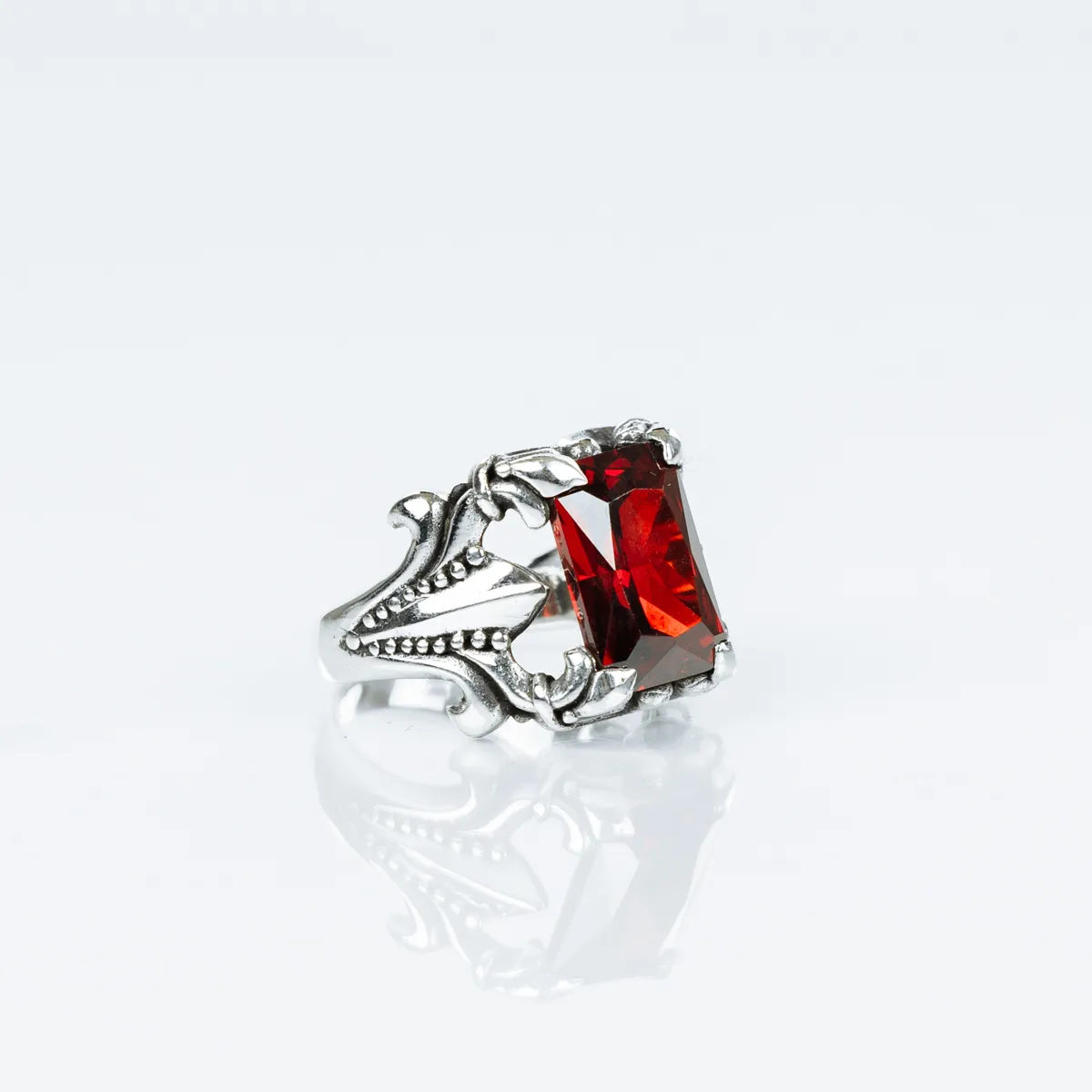Inel gotic magic red Argint