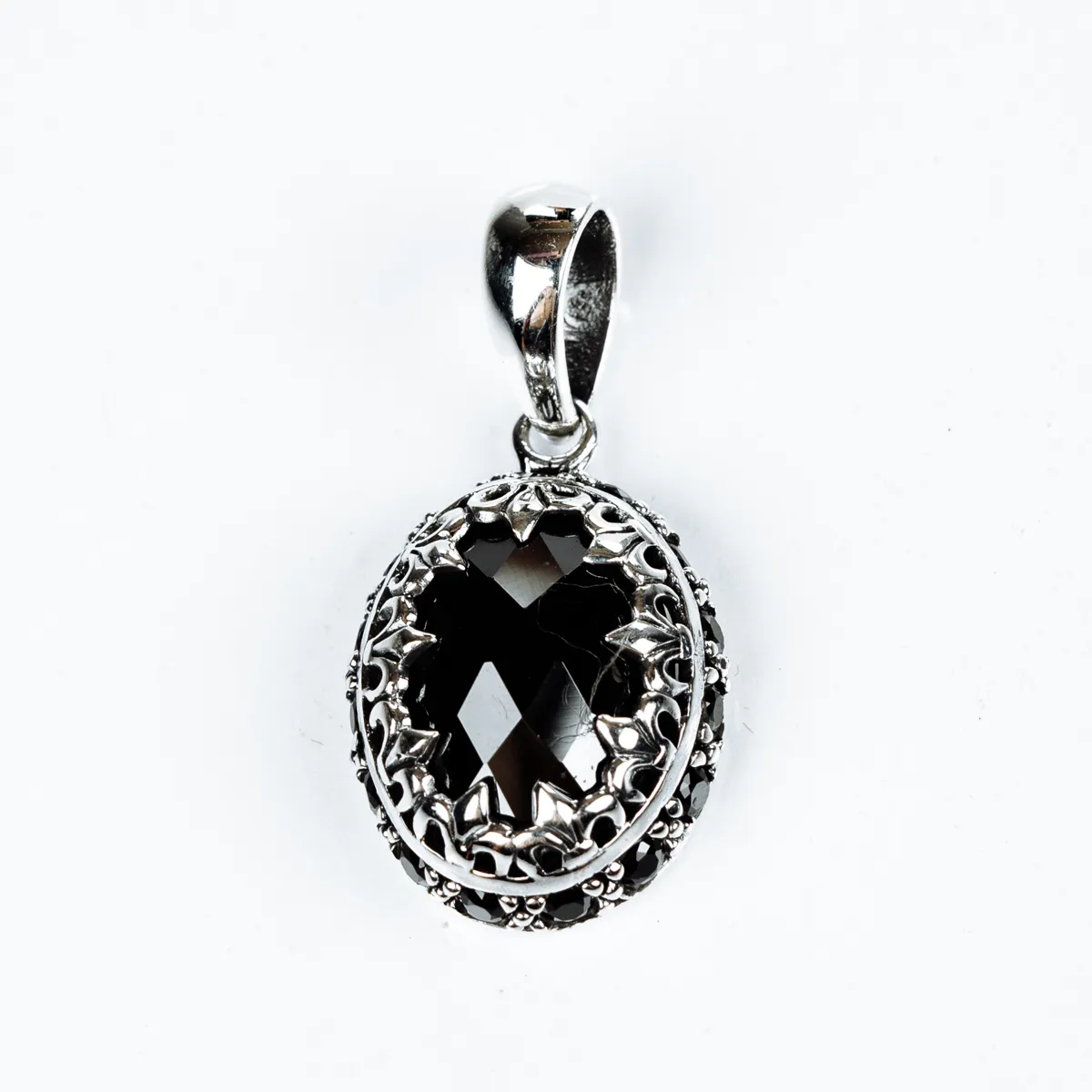 Pandantiv oval gotic zirconii Argint