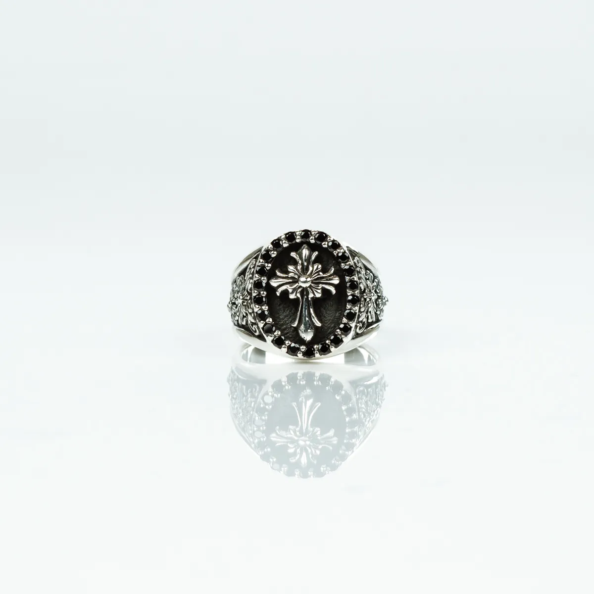 Inel oval cruce gotica zirconii Argint