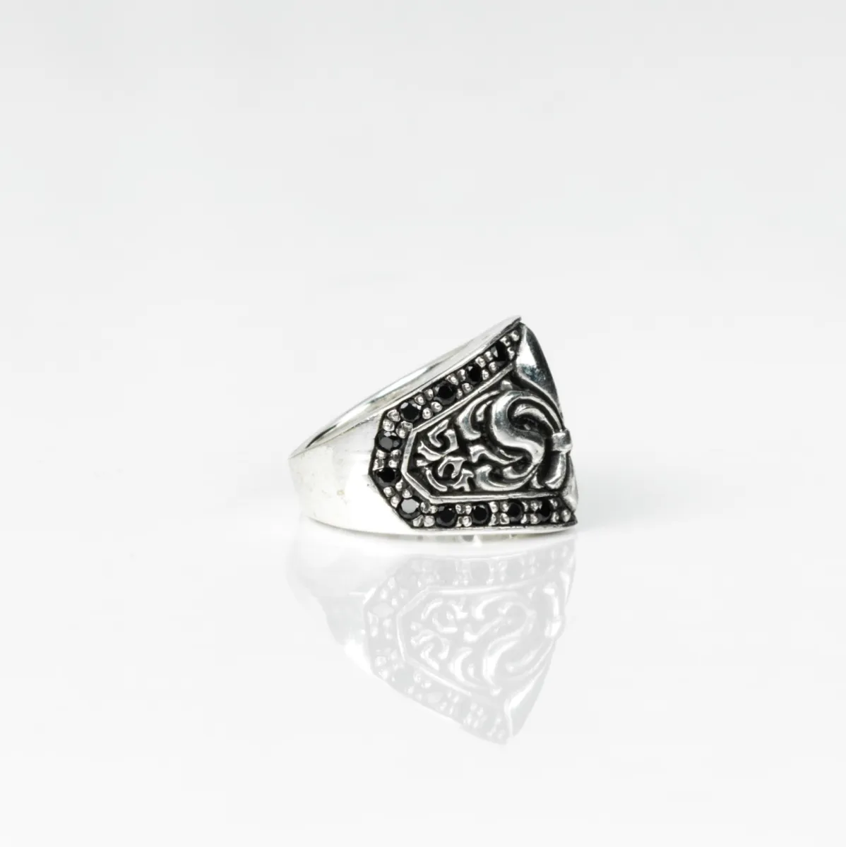 Inel lat fleur de lys c.z negre Argint