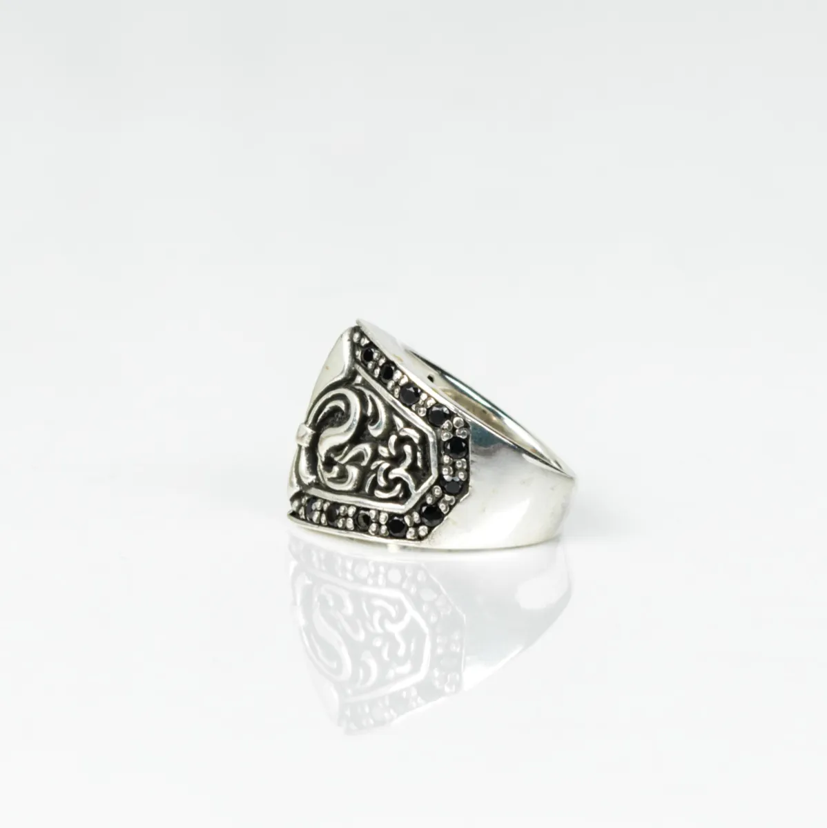 Inel lat fleur de lys c.z negre Argint