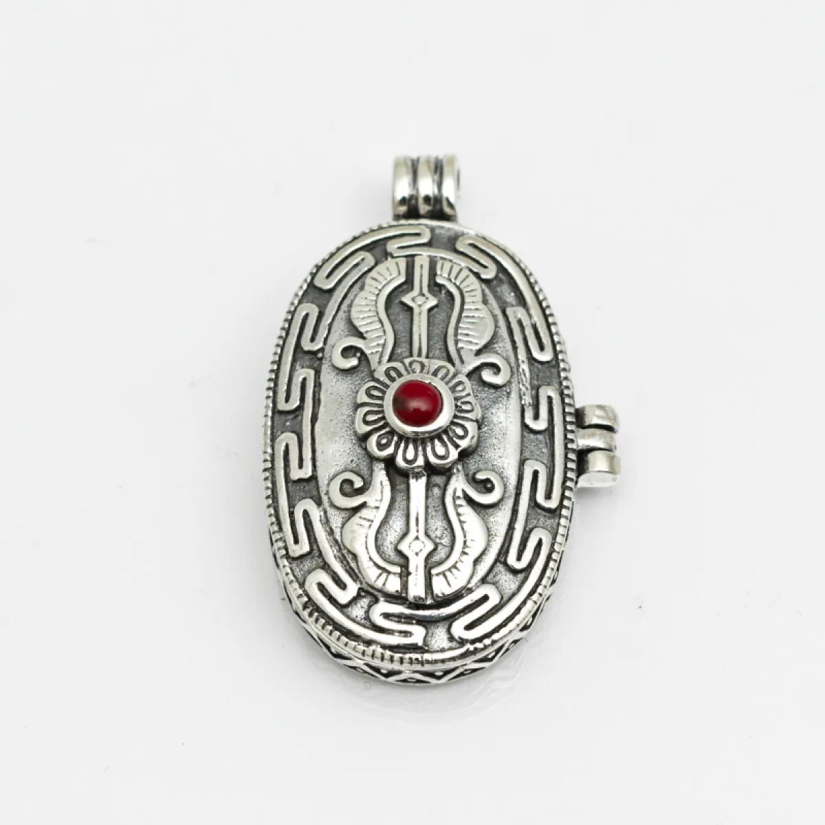 Pandantiv caseta ovala dorje Argint