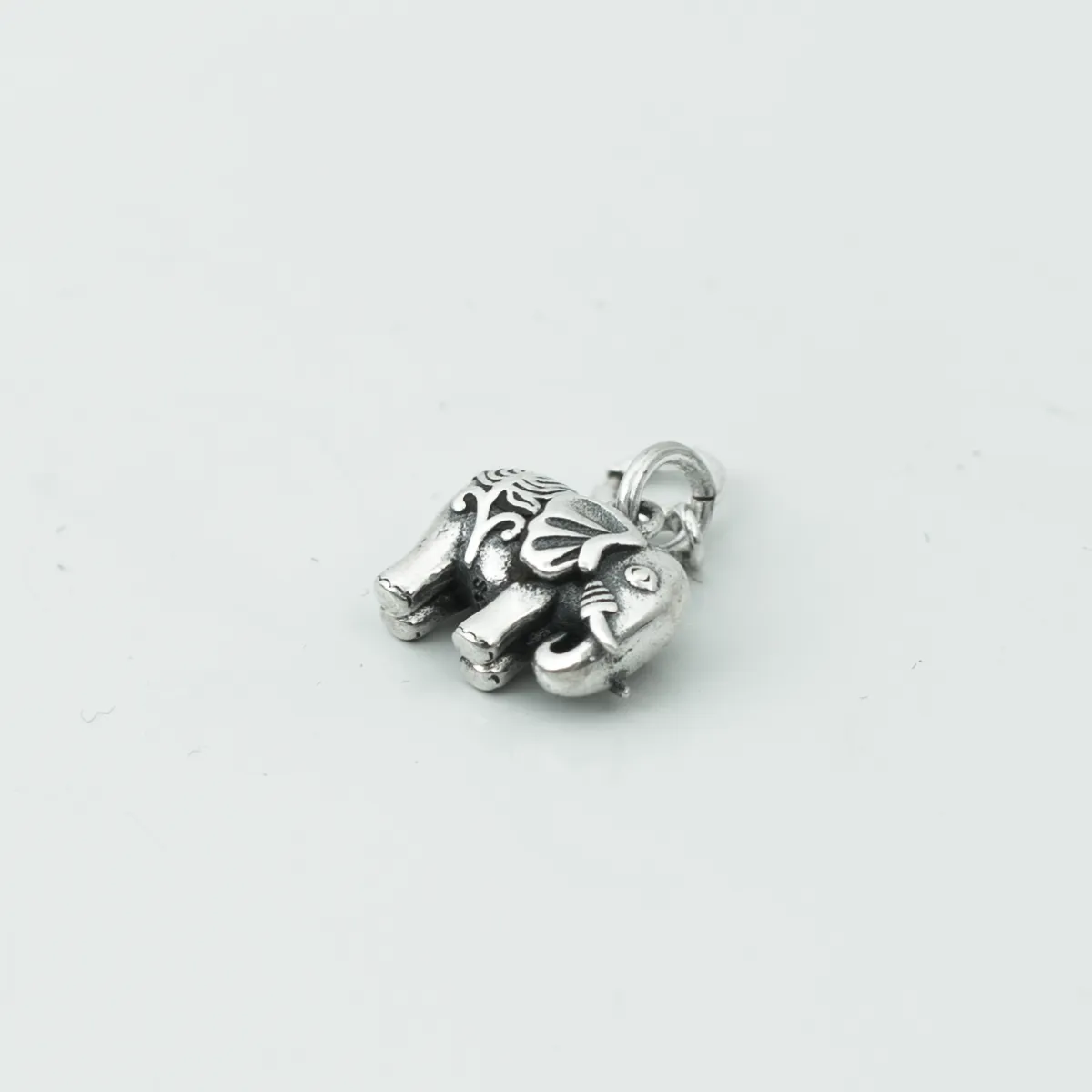 Pandantiv mini elefant grasut Argint