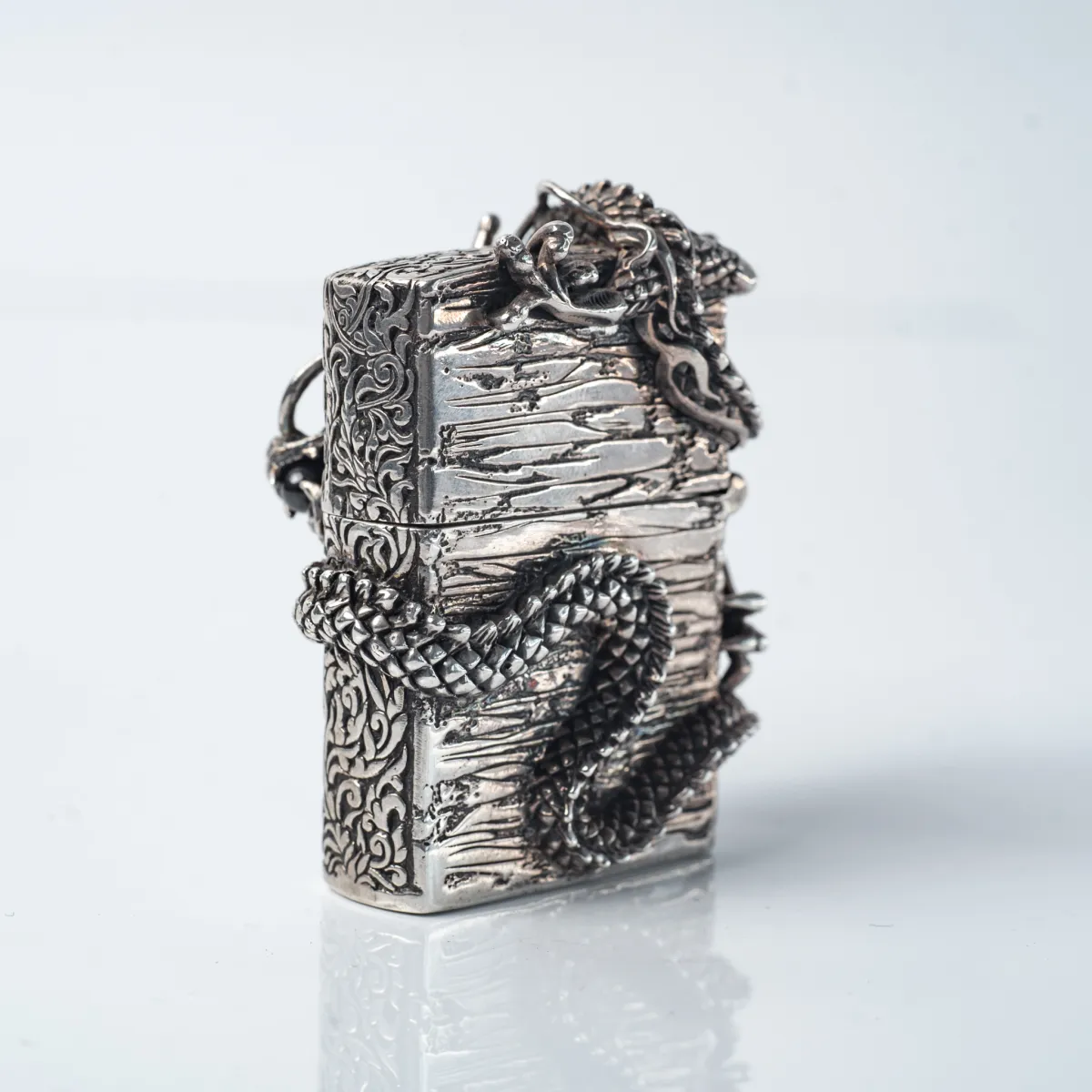Bricheta Zippo dragon incolacit l Argint