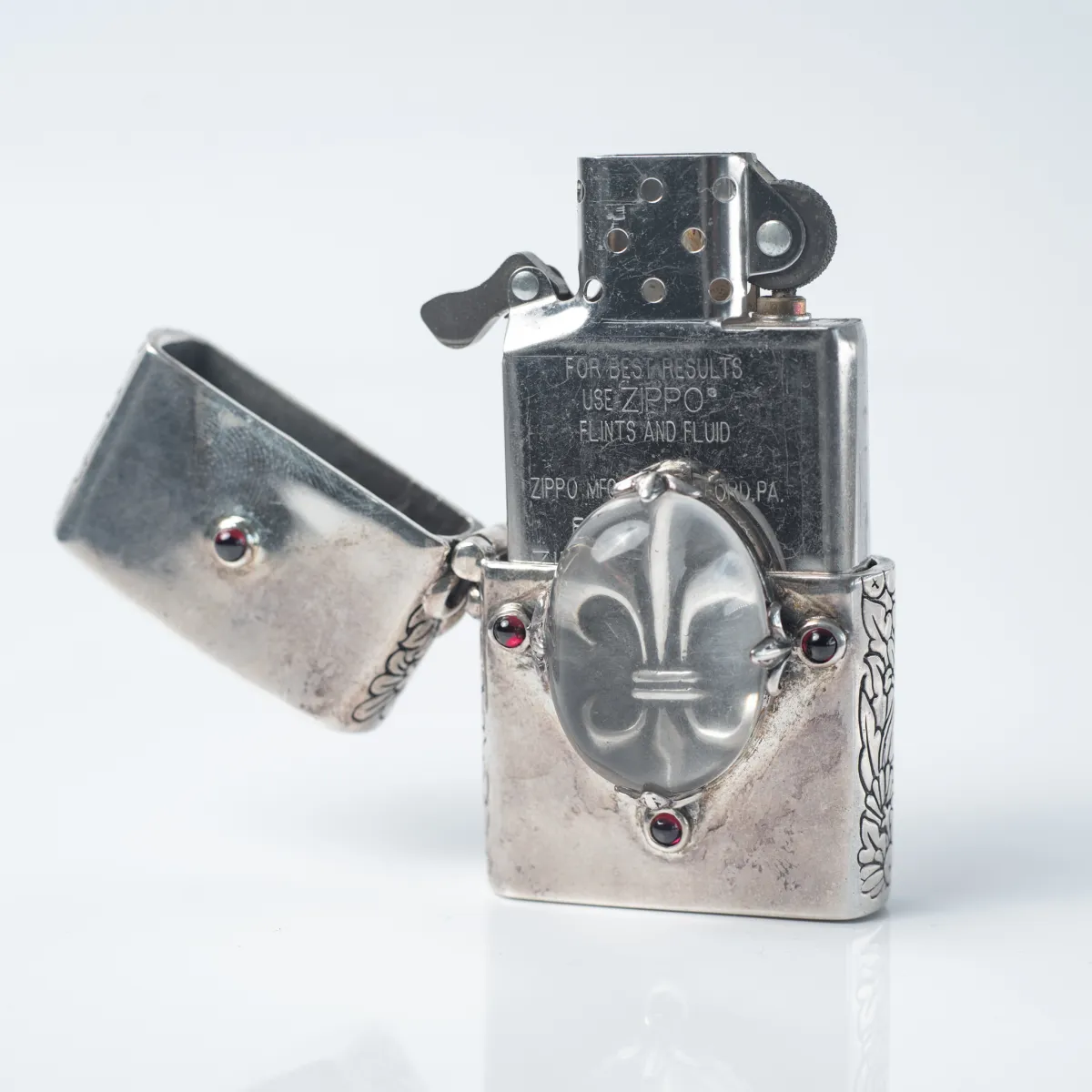 Bricheta Zippo fleur de lys Argint