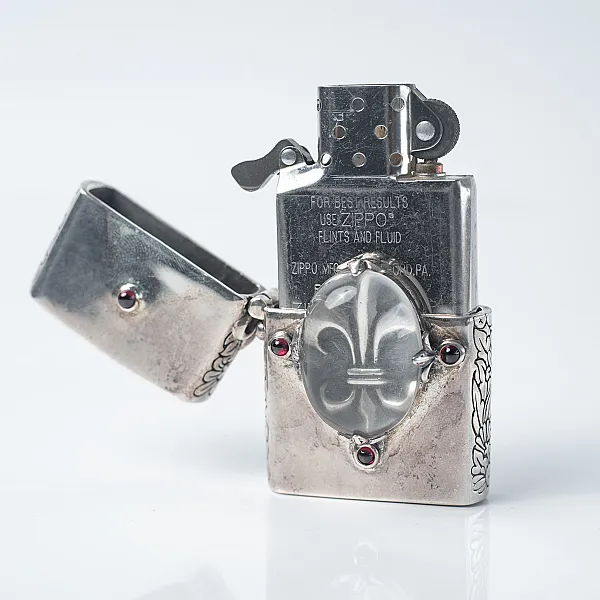 Bricheta Zippo fleur de lys Argint