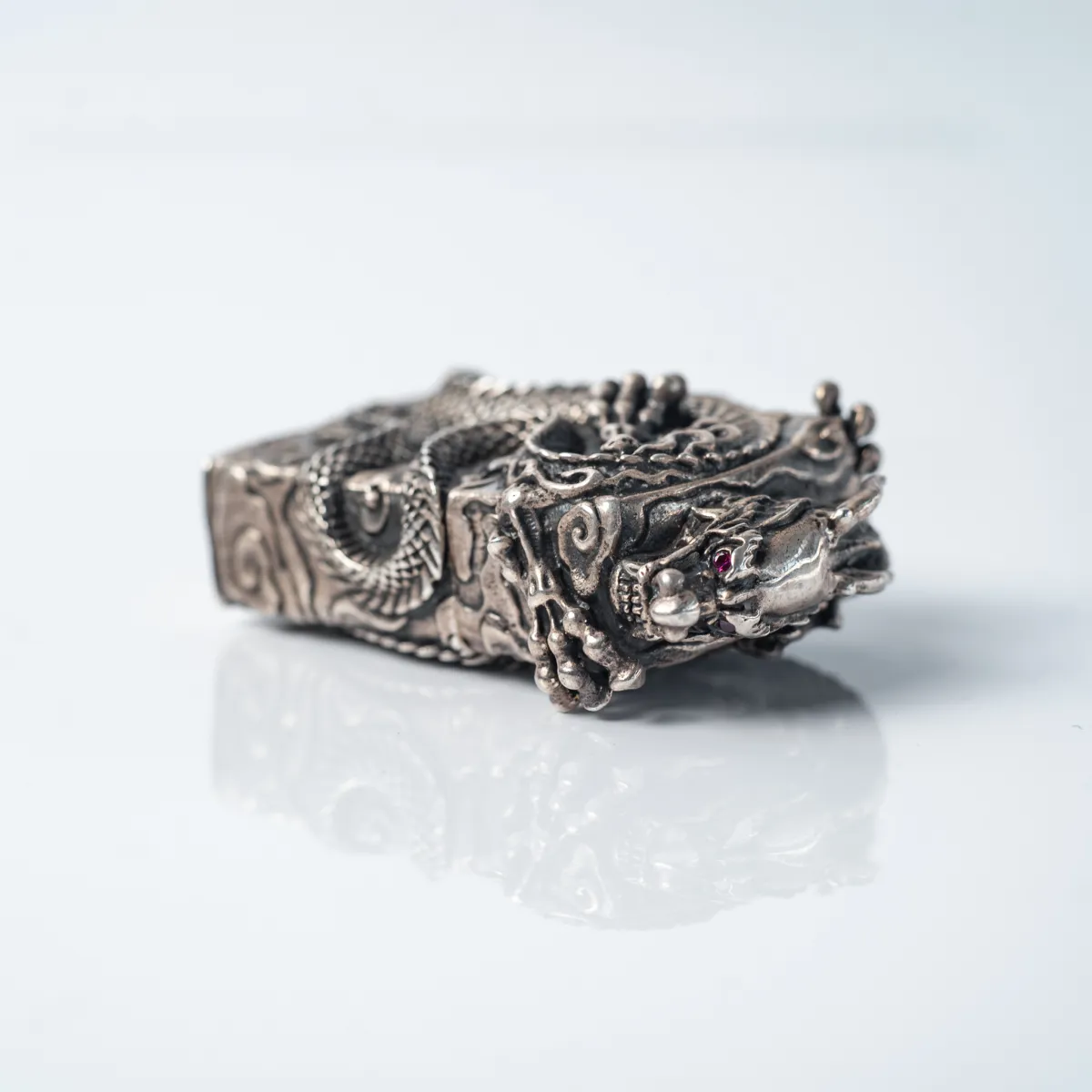 Bricheta Zippo dragon incolacit Argint