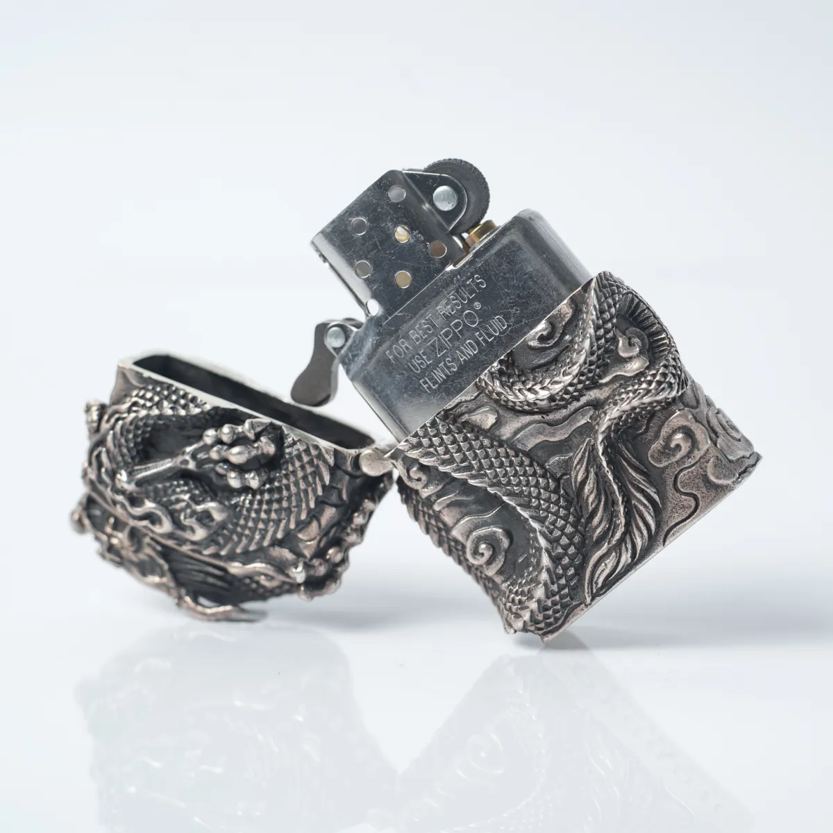 Bricheta Zippo dragon incolacit Argint