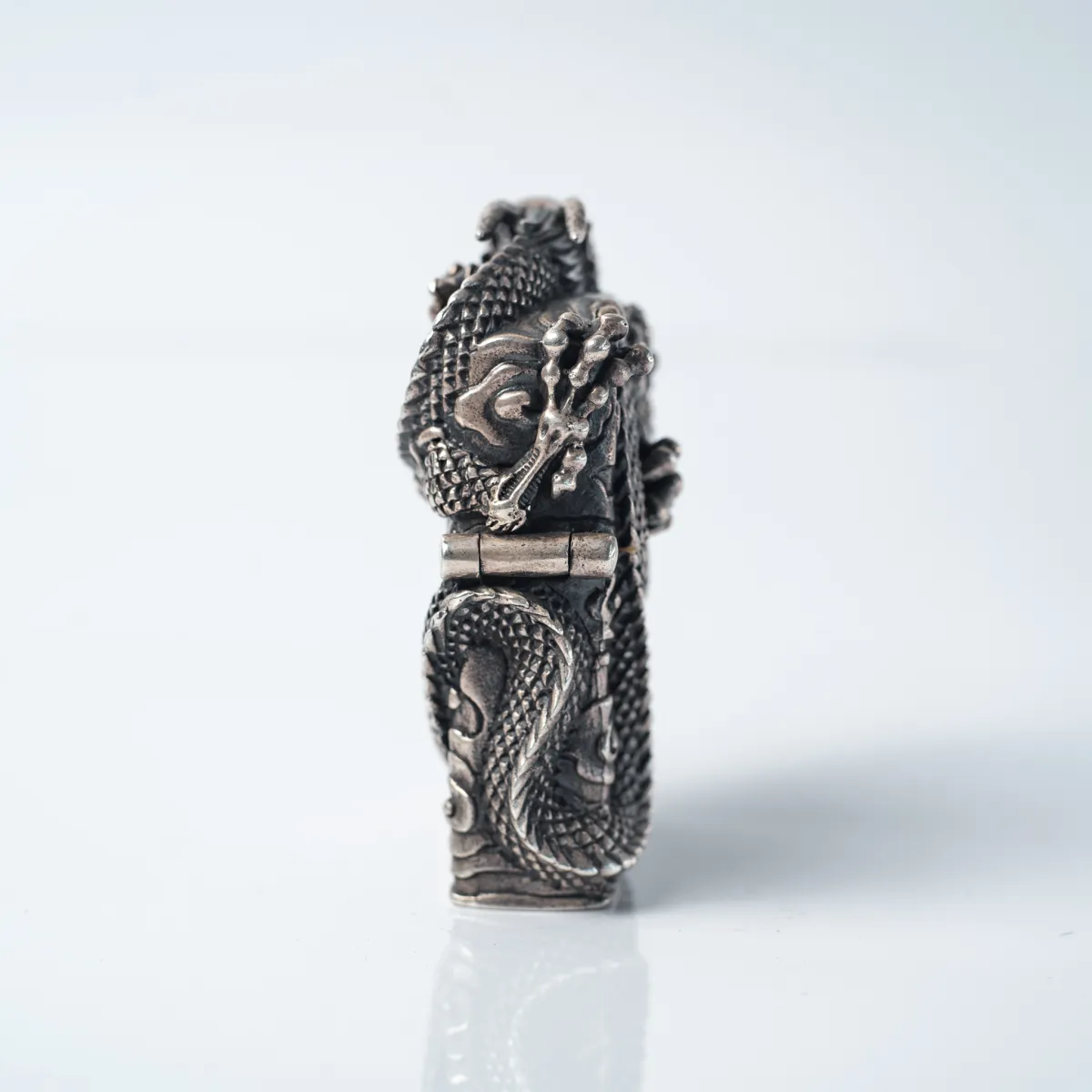 Bricheta Zippo dragon incolacit Argint