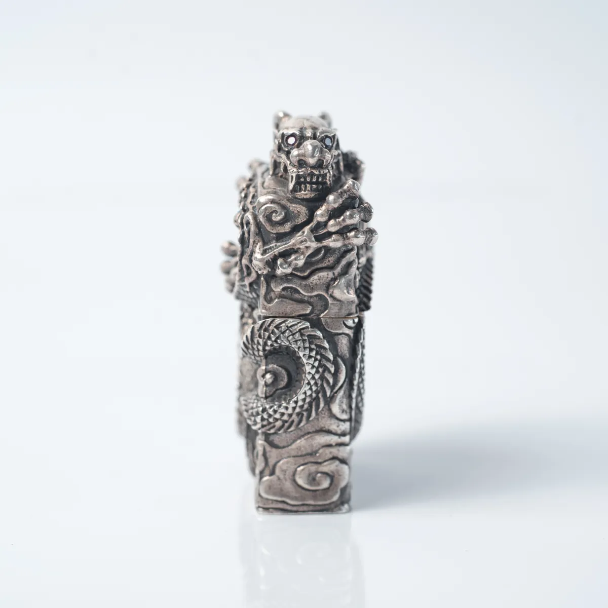 Bricheta Zippo dragon incolacit Argint