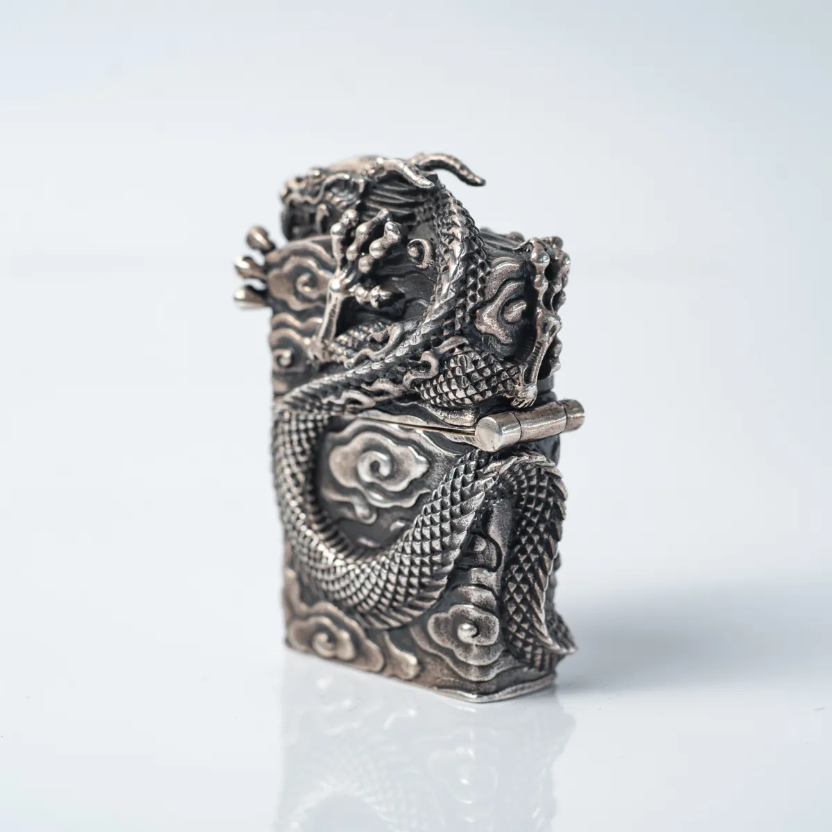 Bricheta Zippo dragon incolacit Argint