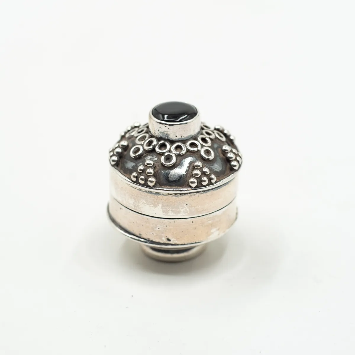 Caseta rotunda onix India nr.8 Argint