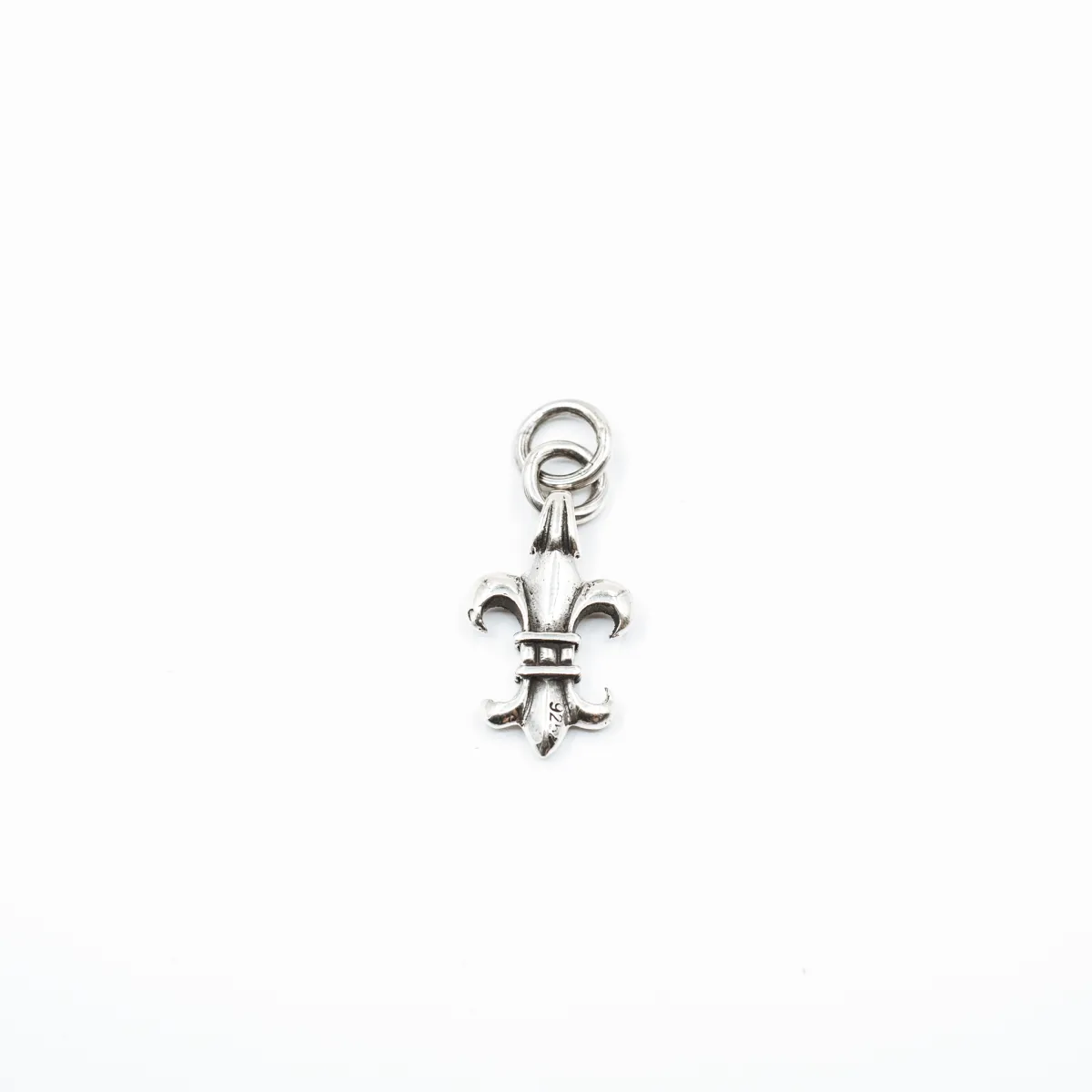 Pandantiv Fleur de Lys s Argint