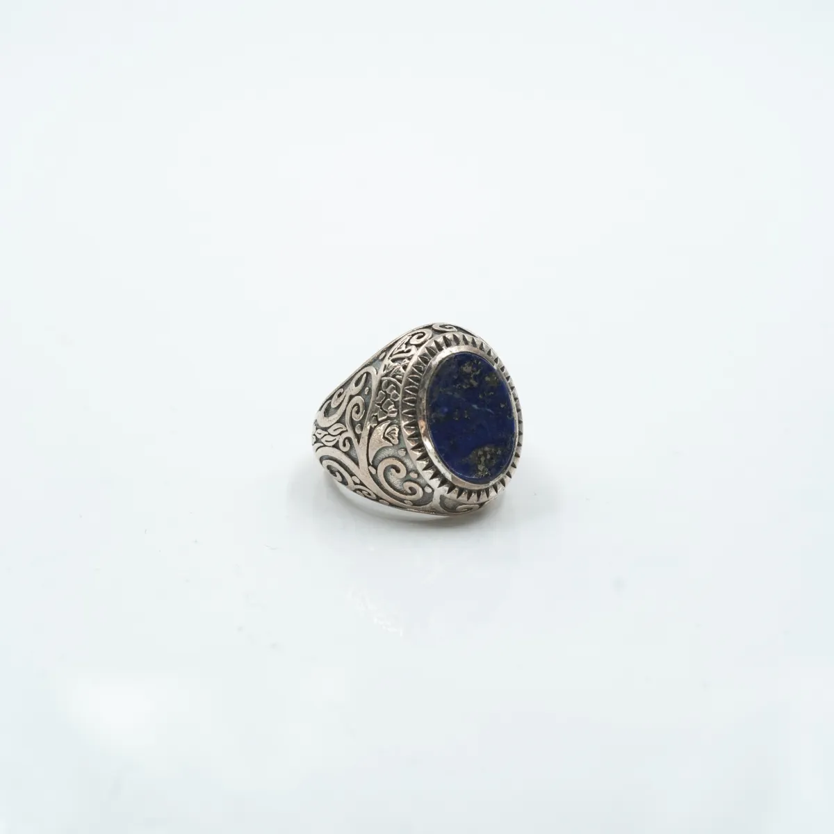 Inel oval broderie gotica lapis lazuli Argint