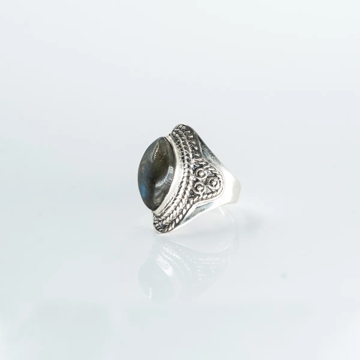 Inel oval ascutit piatra labradorite Argint