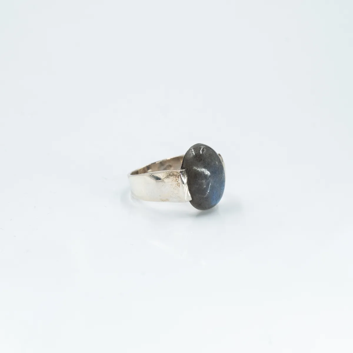 Inel oval simplu s labradorite Argint
