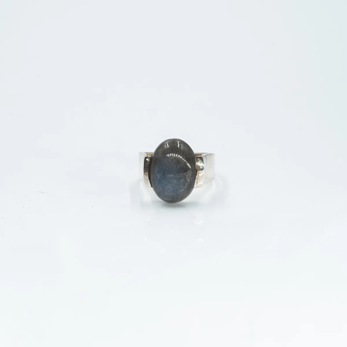 Inel oval simplu s labradorite Argint