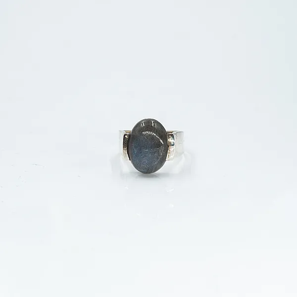 Inel oval simplu s labradorite Argint