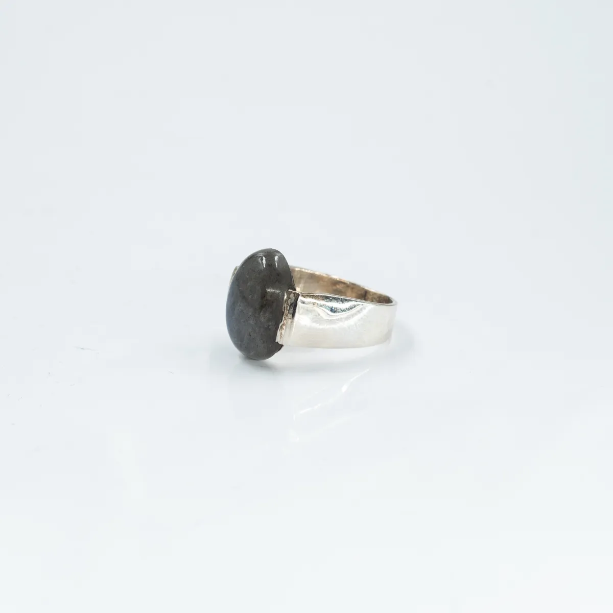 Inel oval simplu s labradorite Argint