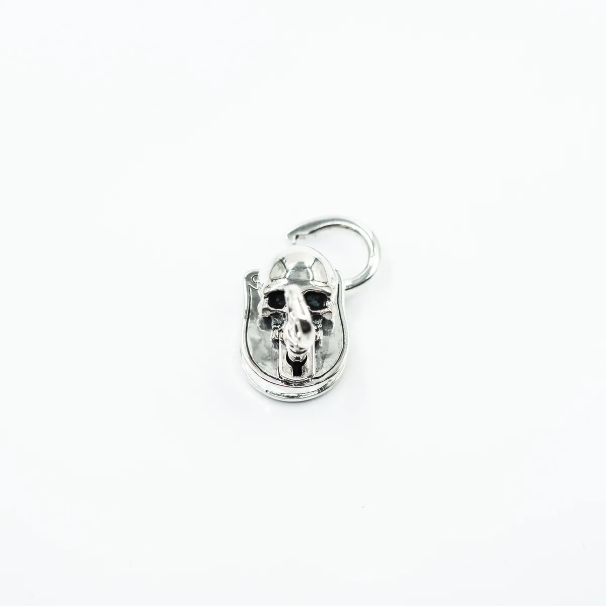 Pandantiv lacat cap de mort Argint