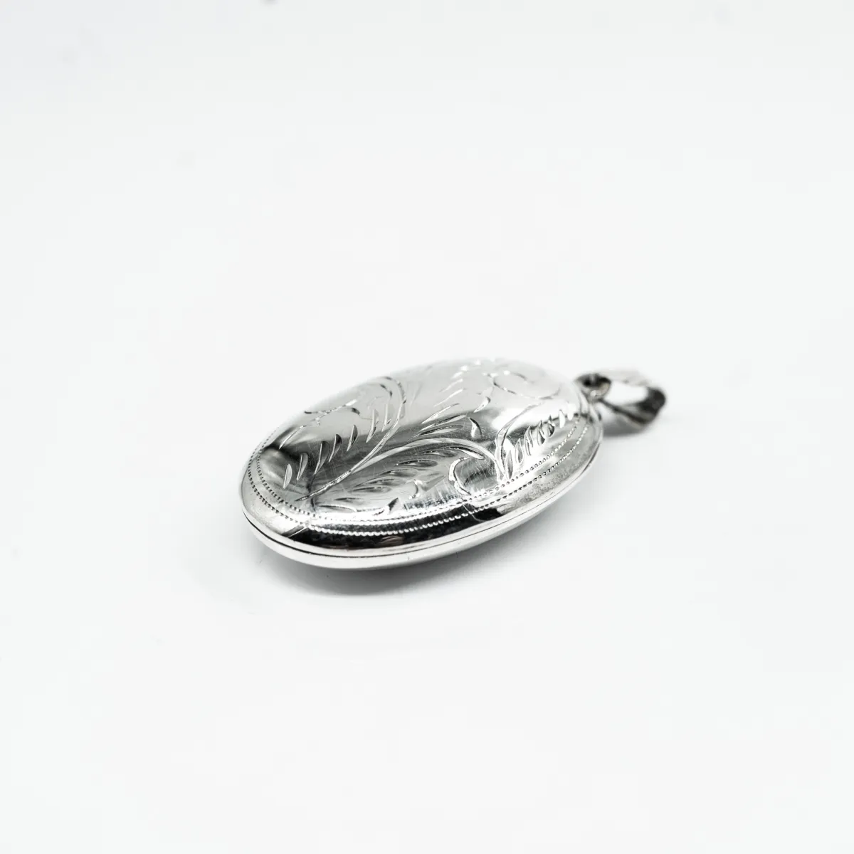 Pandantiv caseta ovala broderie 25mm Argint