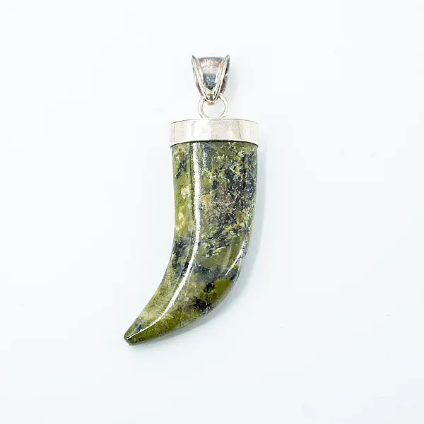 Pandantiv gheara piatra serpentin m Argint