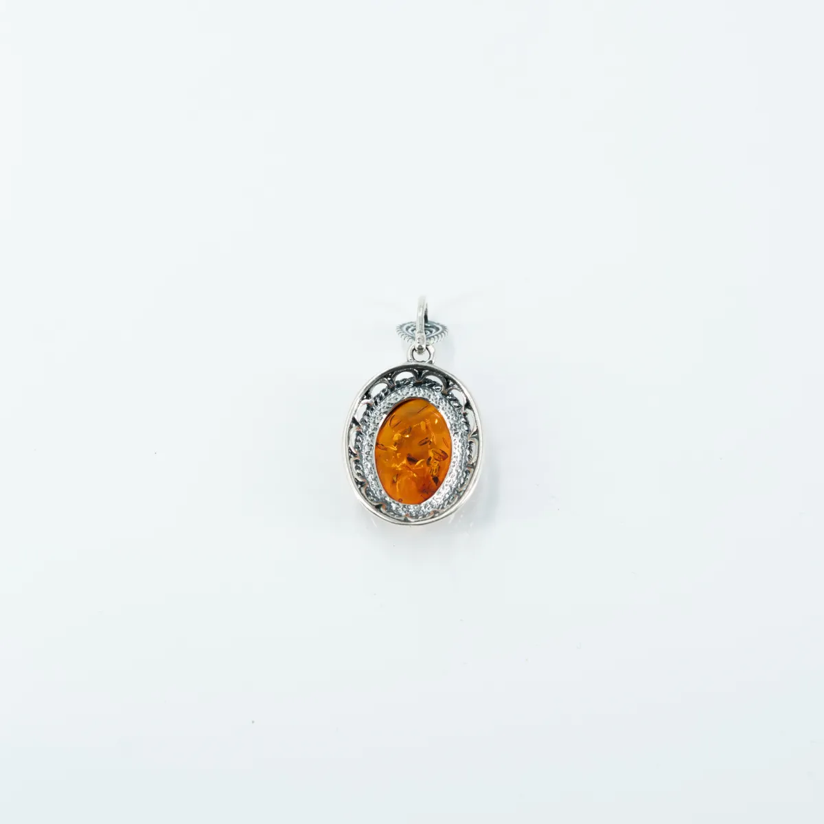 Pandantiv oval broderie chihlimbar Argint