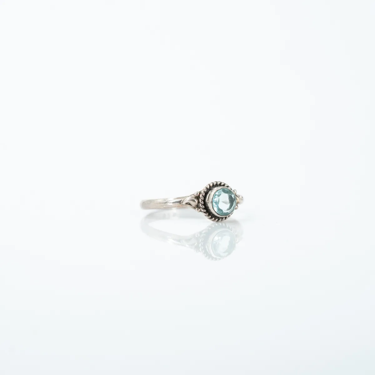 Inel rotund piatra naturala topaz bleu Argint