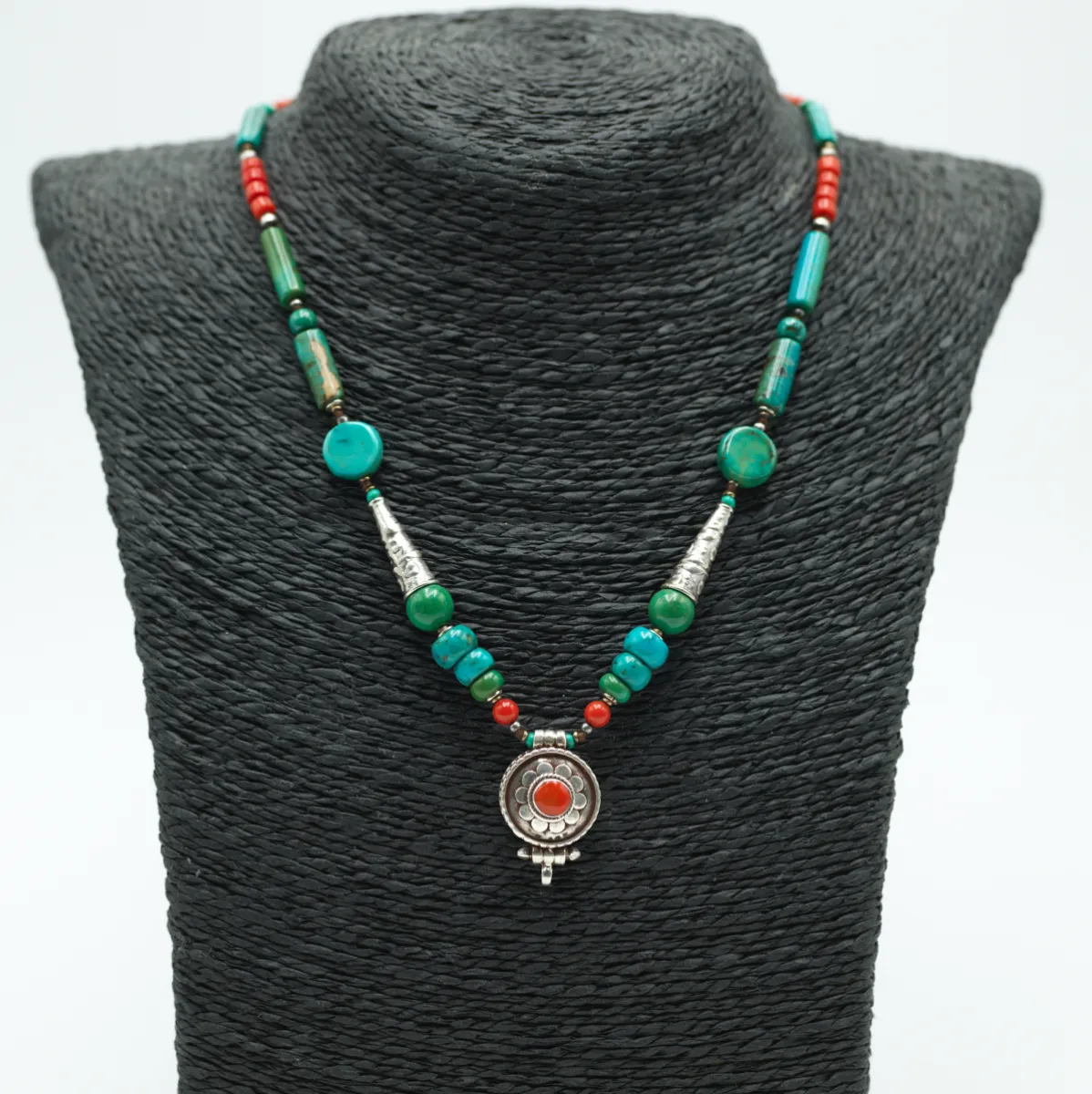 Colier Nepal banut floare coral Argint