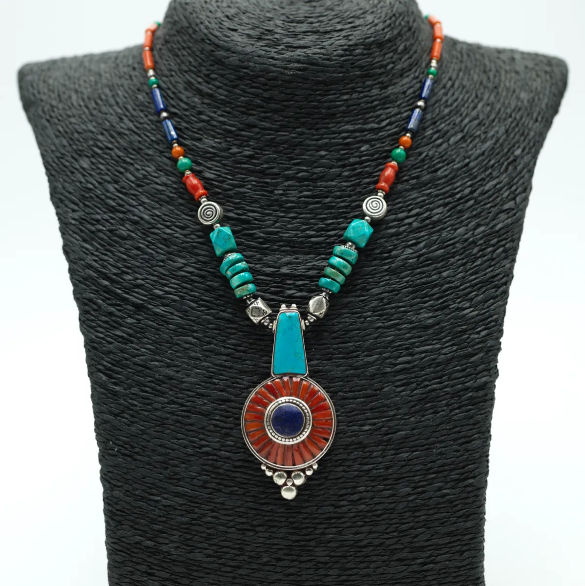 Colier Nepal soare coral lapis.lazuli Argint