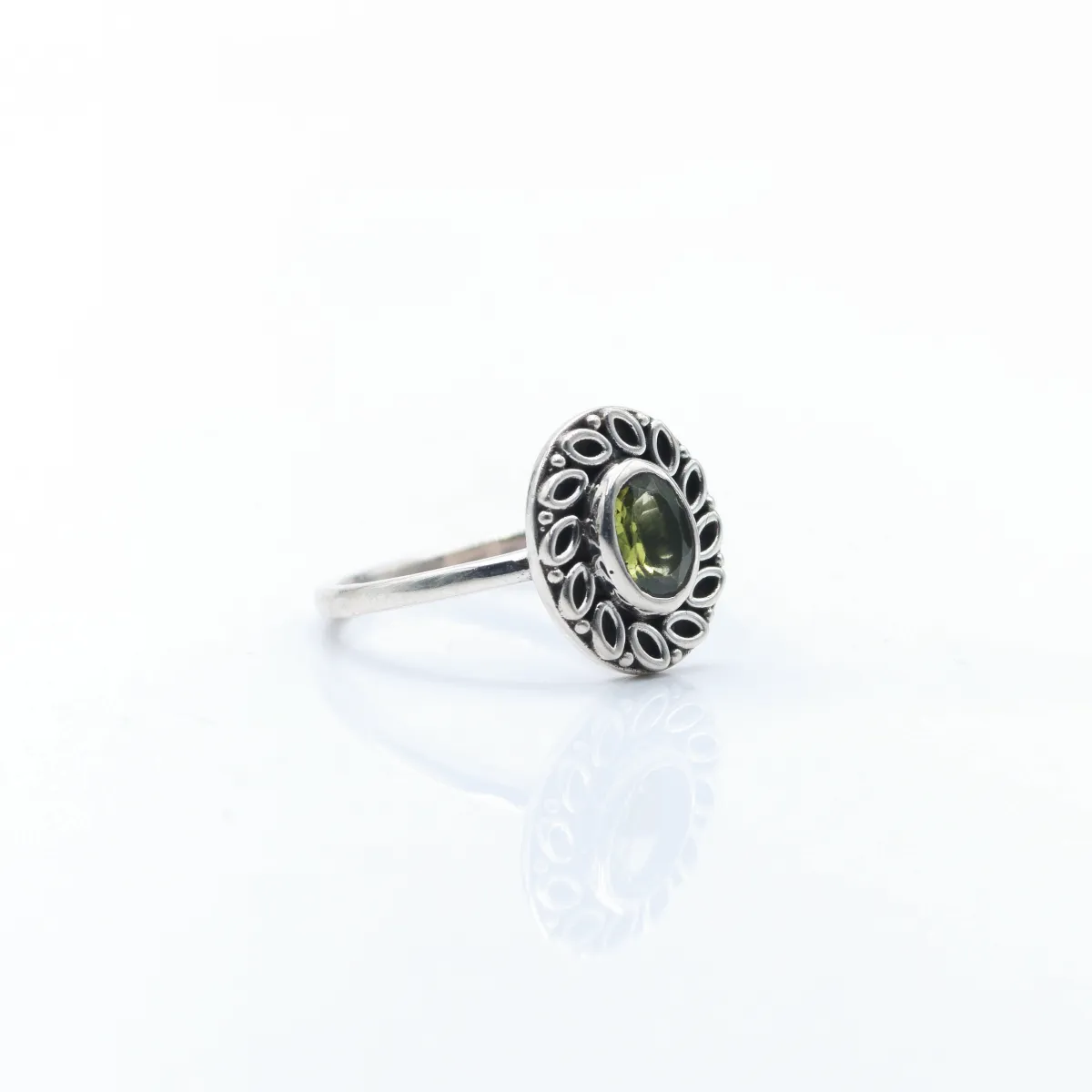 Inel xs floare ovala peridot Argint