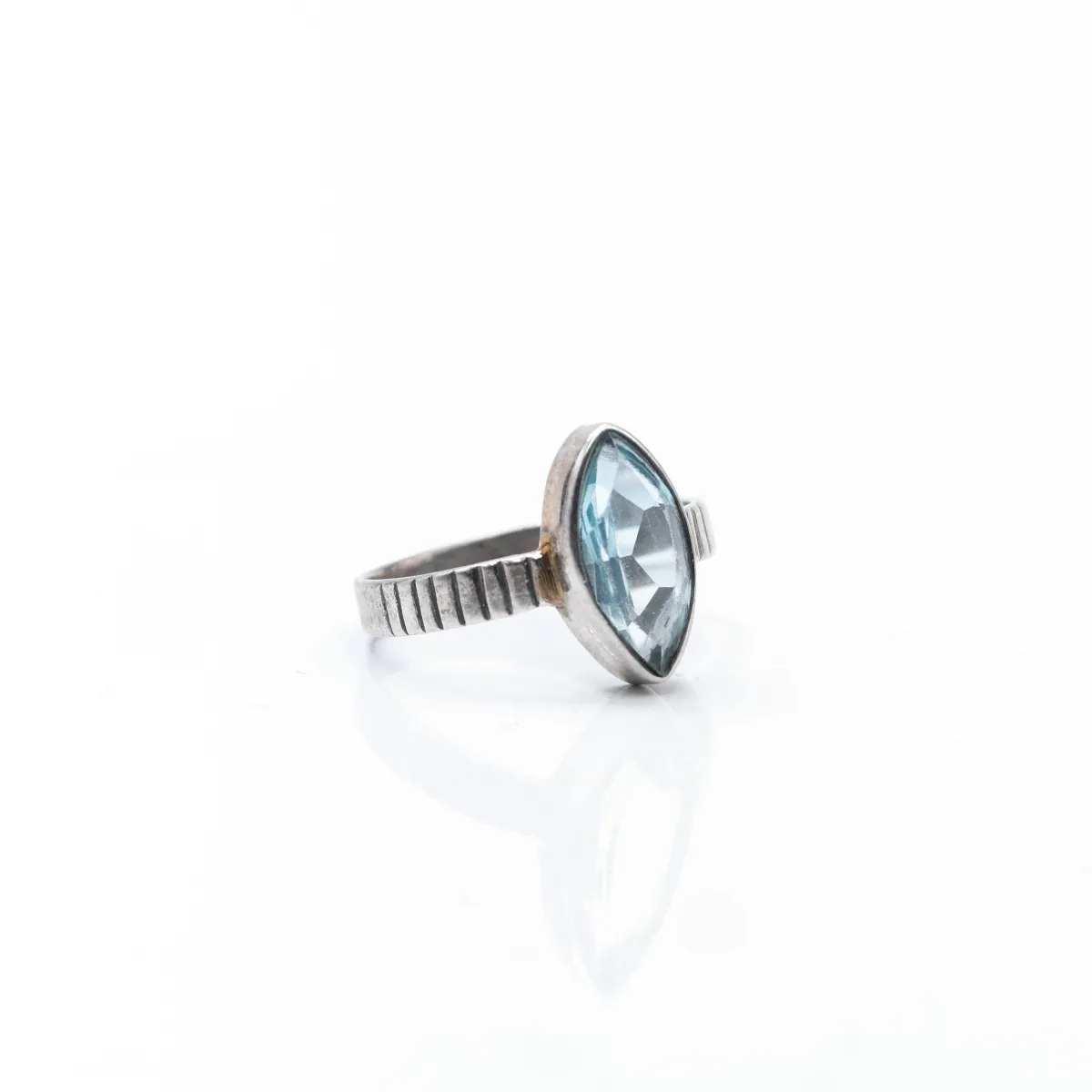 Inel oval ascutit dungi topaz.albastru Argint